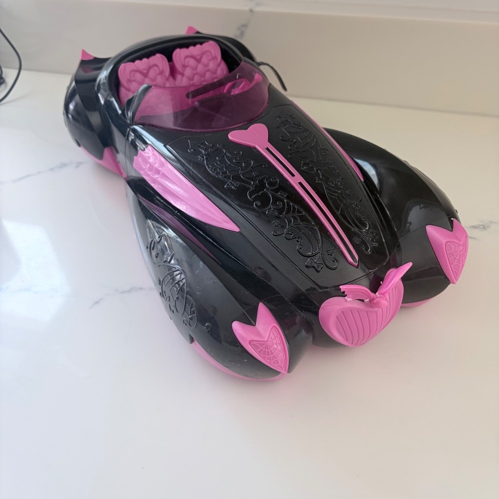 Mattel Monster High Draculaura Roadliner Convertible Car Black Pink X0592 2011